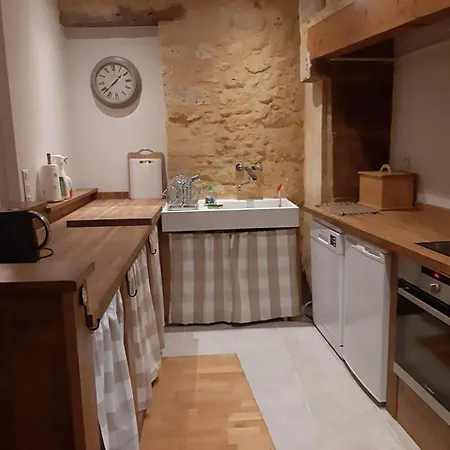 Charming Stone Village House 펜션 Belvès
